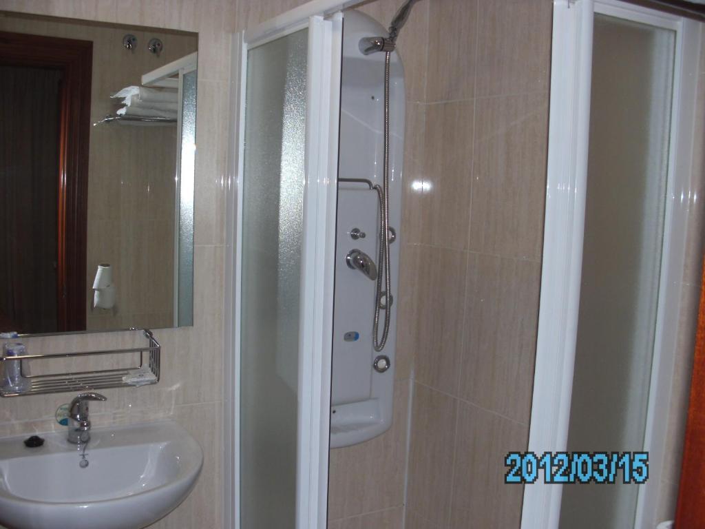 Hotel La Duquesa Pinos Genil Bilik gambar